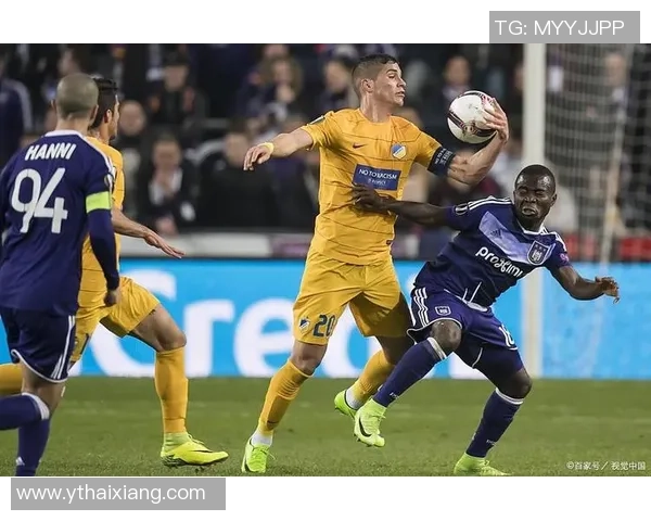 足球明星在野球场的精彩对决与友谊赛引发的热烈讨论与关注